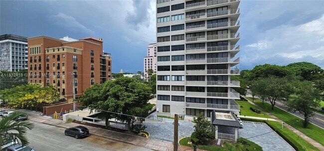 Building Photo - 650 Coral Wy