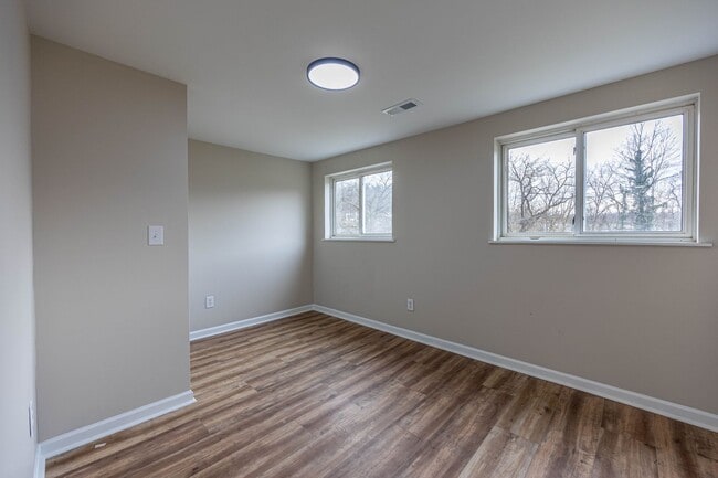 Building Photo - 4 Bed, 2 Bath Home in Morgan, PA AVAILABLE NOW!