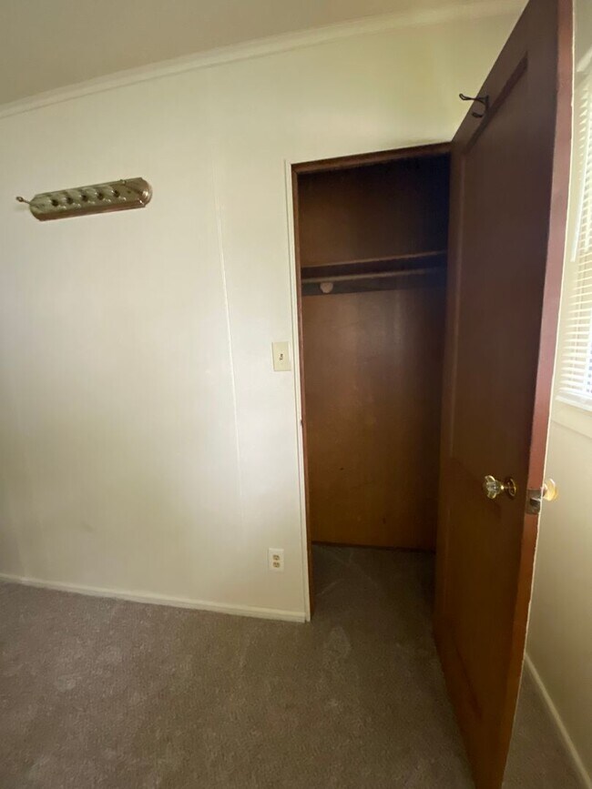 Building Photo - 3 Bedroom Ranch in Eastmoor