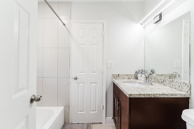 Building Photo - 1800 NW 4th Ave