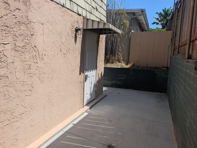 Building Photo - 2713 Clovis St