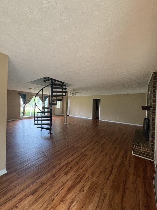 Building Photo - 1605 Clyde Blvd