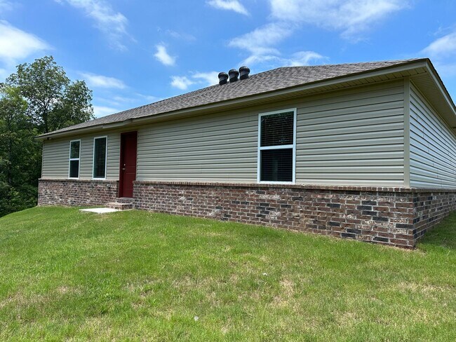 Building Photo - Pre-Leasing Available — Spacious 4-Bedroom, 2-Bath Home in Benton | Coming Soon!