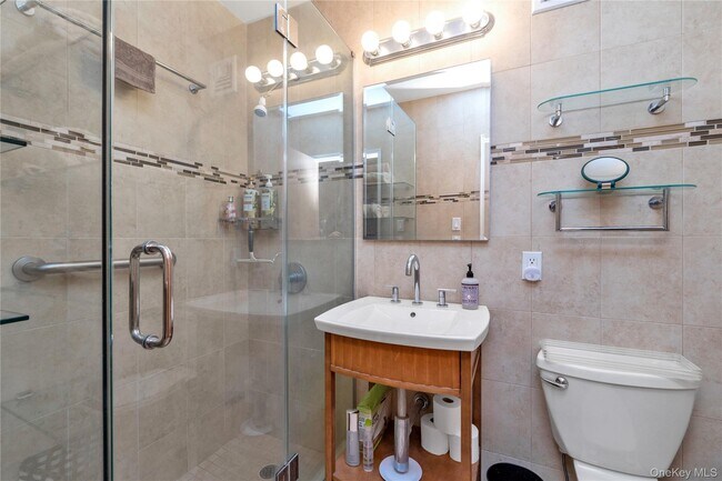 Building Photo - 830 Shore Rd