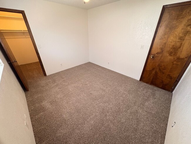 Building Photo - Nice 2 bedroom, 2 bathroom home for Rent in North Visalia.