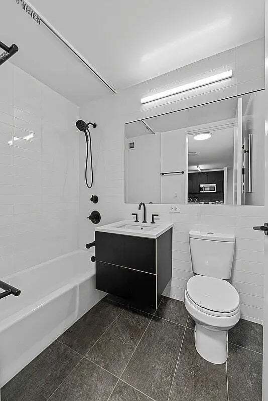 Building Photo - 250 E Houston St