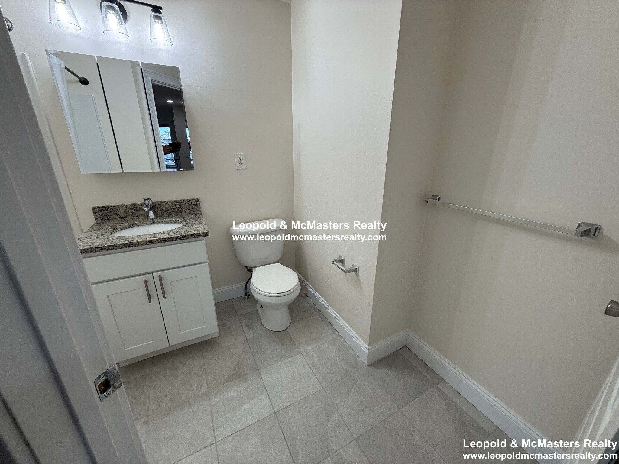 Building Photo - 45 Ashford St