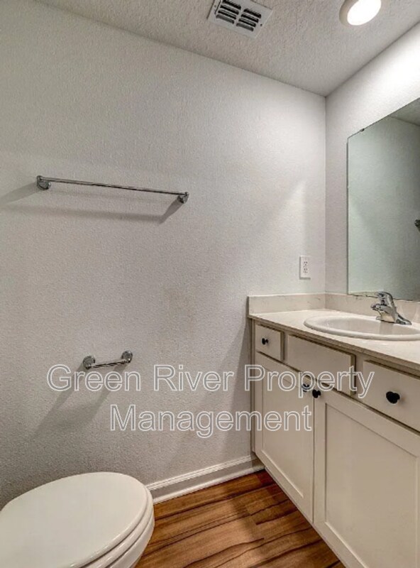 Building Photo - 827 Rivertree Pl