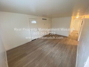 Building Photo - Check Out Our Charming 2 bedroom 1 bath Un...