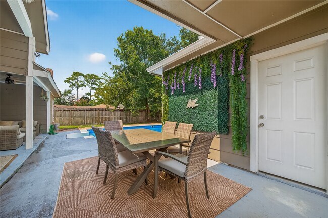 Building Photo - 5310 Holly View Dr