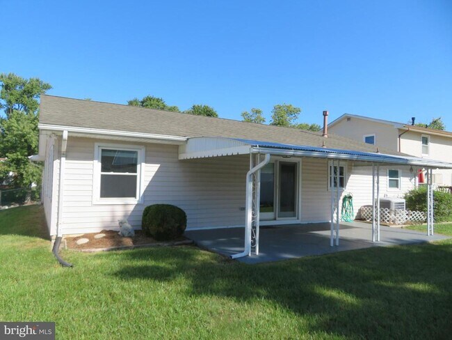 Building Photo - 7895 Pavilion Dr