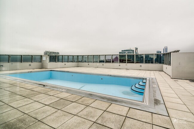 Building Photo - 1841 S Calumet Ave