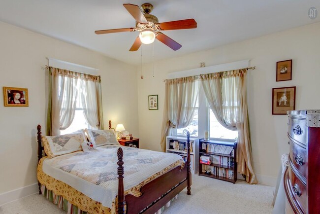 Building Photo - 3 Bed, 1.5 Bath Home with Backyard and Ple...