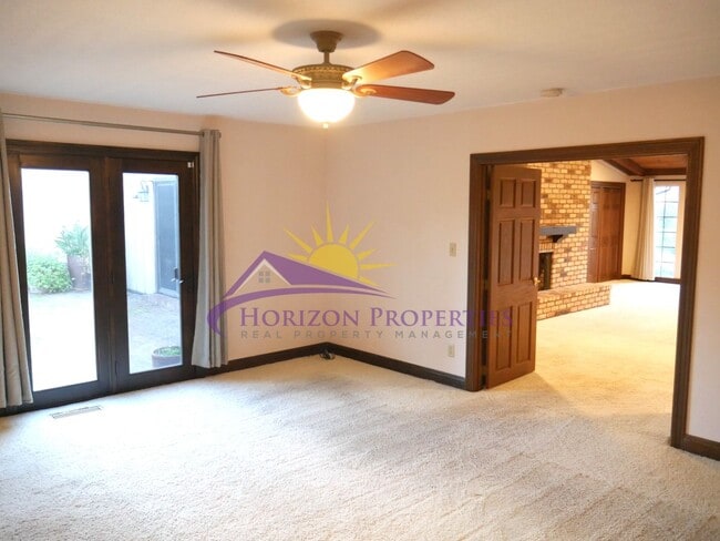 Building Photo - Spacious 4 Bed 4 Bath 2,954sqft Single Family Home in Carmichael