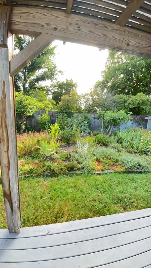 Building Photo - Lovely 3 Bedroom Home with Privacy and Pat...