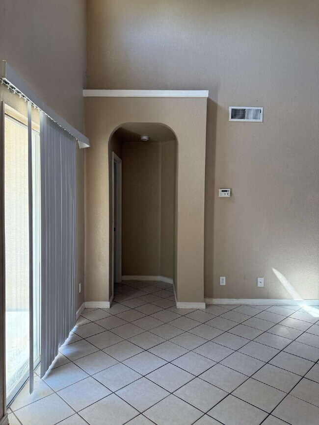 Building Photo - "Charming 3-Bed, 2-Bath Oasis in El Paso -...