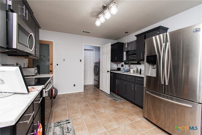 Building Photo - 3309 Lorena Dr