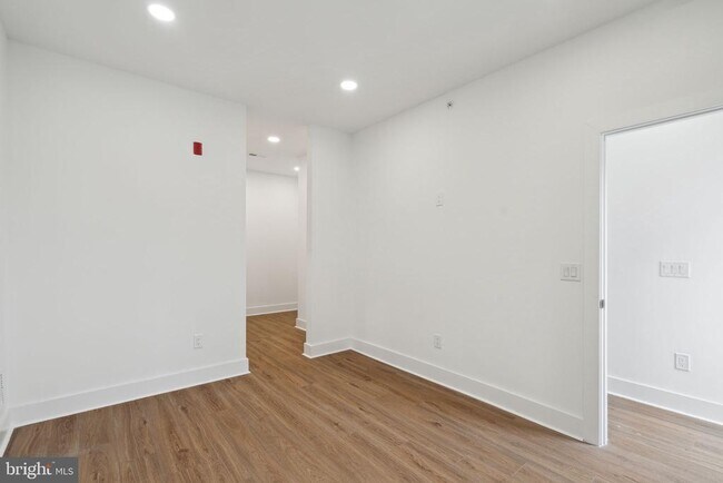 Building Photo - 528 W Berks St