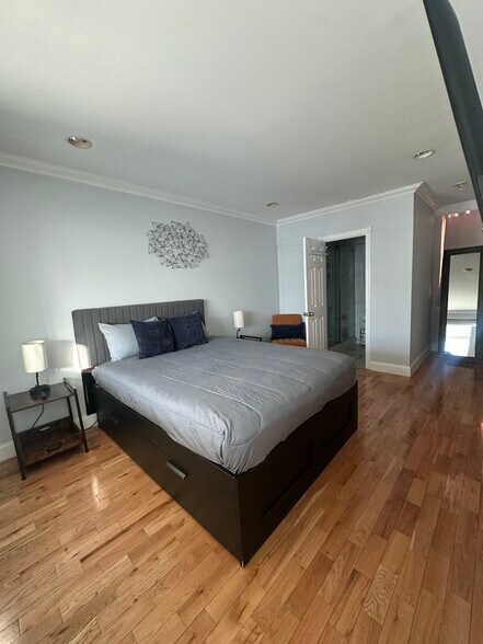 Building Photo - 205 N 11th St