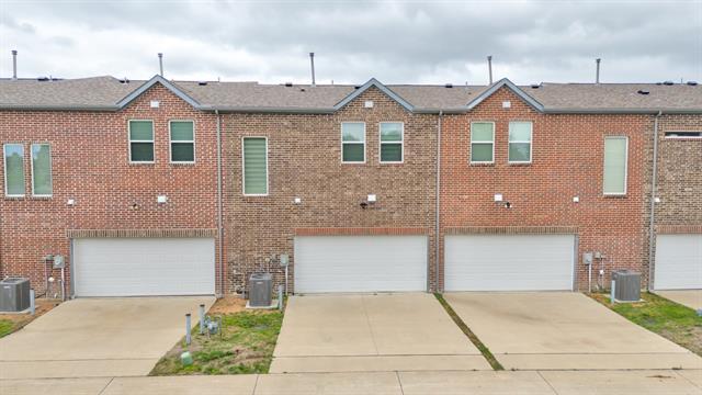 Building Photo - 6043 Rivendell Dr