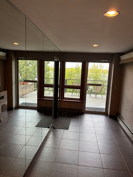 Building Photo - 4430 W Lake Harriet Pky