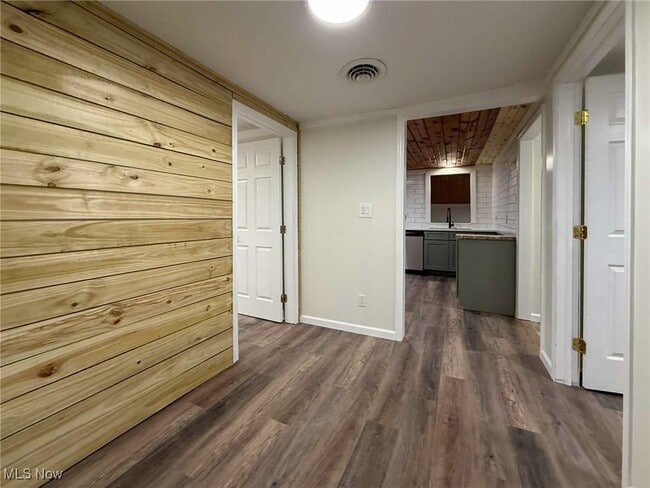 Building Photo - 11370 Parkside Ave NE