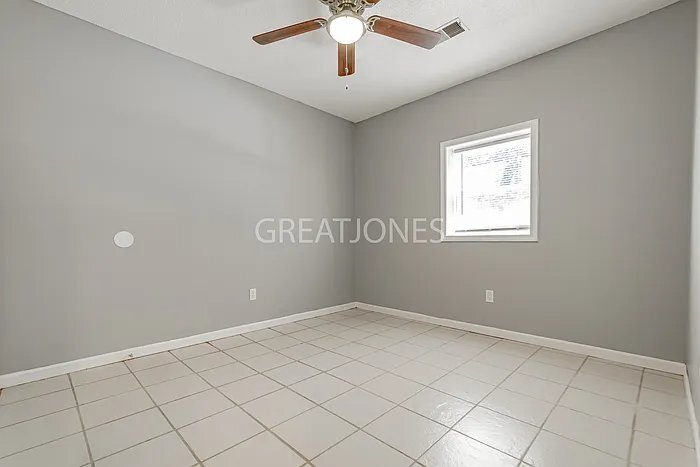 Building Photo - 105 W Sparrowood Run