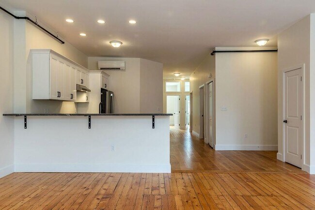 Building Photo - 21 Central St