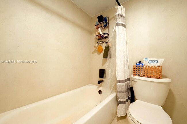 Building Photo - 3401 N Country Club Dr