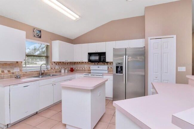 Building Photo - 314 Fountainview Cir
