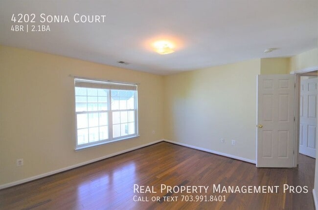Building Photo - 4202 Sonia Ct