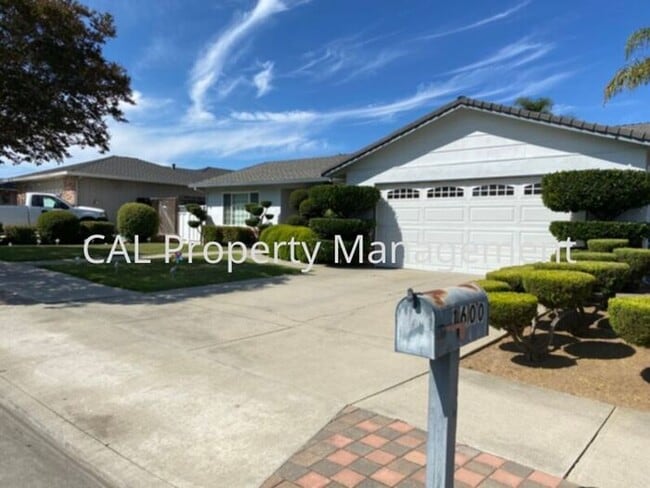 Building Photo - Beautiful 3 bedroom home in Hollister, CA!