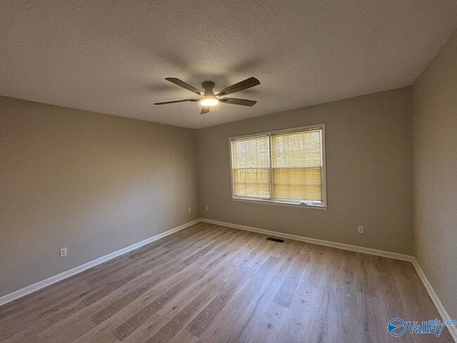 Building Photo - 1305 Hiwan Trail SE