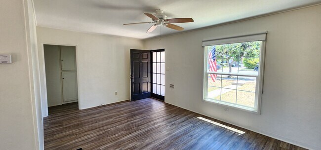 Building Photo - Coronado: Charming 2bd/1ba Village House w...