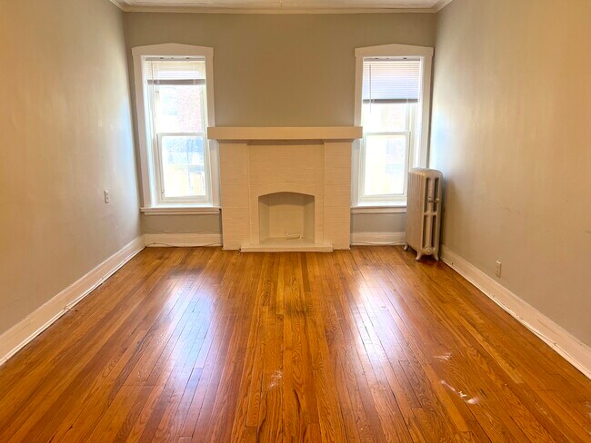 Building Photo - 6540 N Lakewood Ave