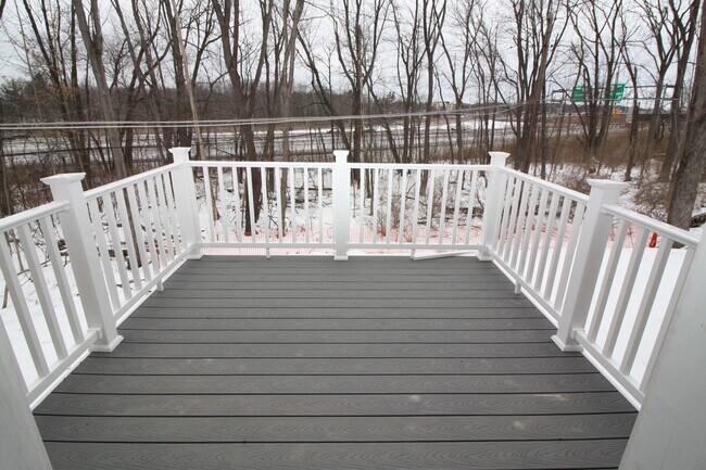 Building Photo - Waterford Ave