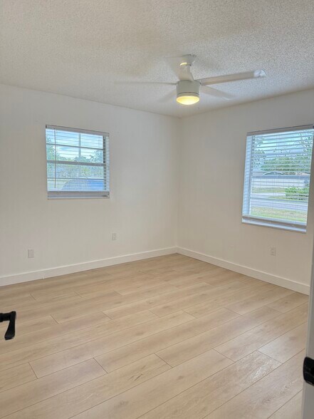 Building Photo - 1684 Martin St