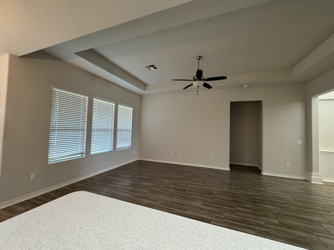 Building Photo - 8142 Luz de Luna St