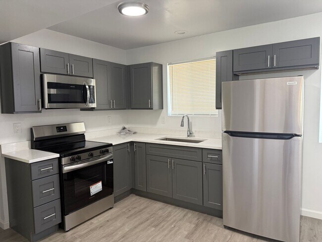 Building Photo - 1 Bedroom Phx. Apartment