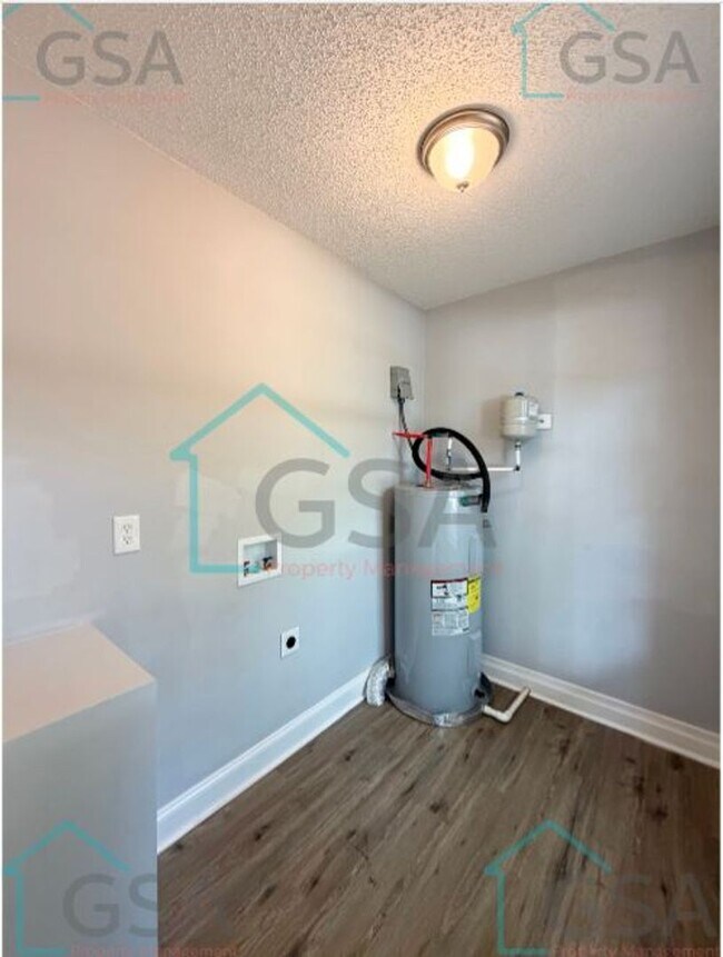 Building Photo - 2 Bedroom 2 Bath Available!