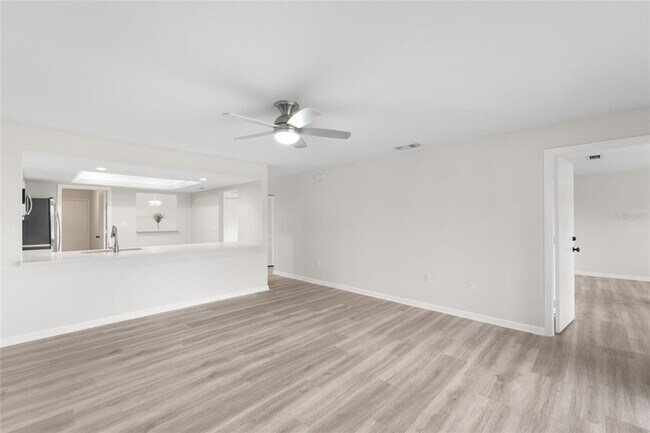 Building Photo - 5689 Evergreen Dr