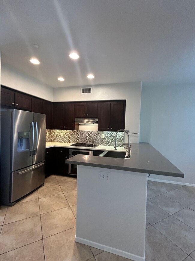 Building Photo - Move in special !!! $1000 off first month rent on approved credit with a 1 year lease.