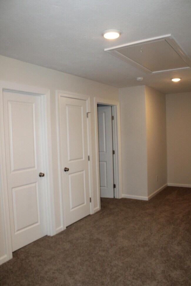 Building Photo - 846 Lillian Pk Dr