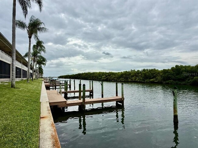 Building Photo - 8801 Bay Pointe Dr