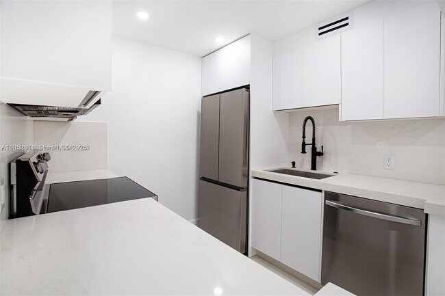 Building Photo - 13250 SW 7th Ct