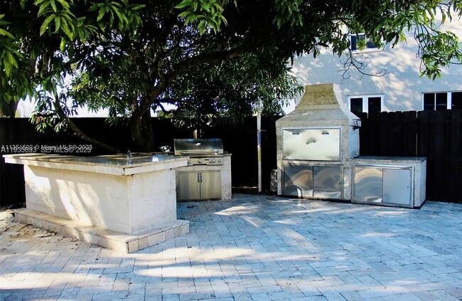 Building Photo - 6002 SW 166th Ct