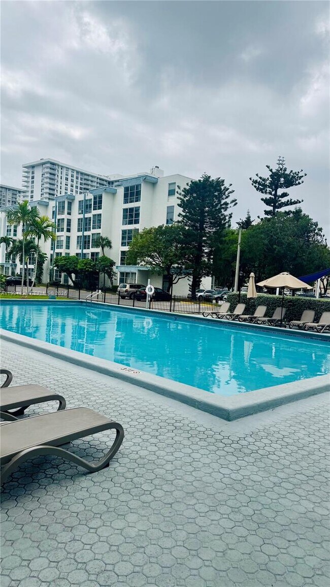 Building Photo - 17570 Atlantic Blvd