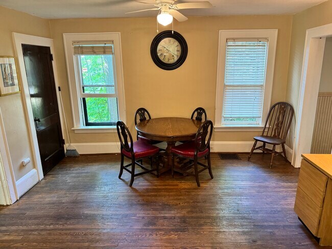 Building Photo - 101 Temple St