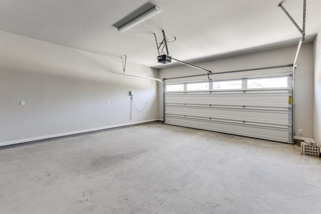 Building Photo - 1410 Sawmill Xing