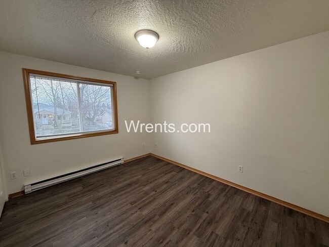 Building Photo - 11923-11925 Railroad Circle